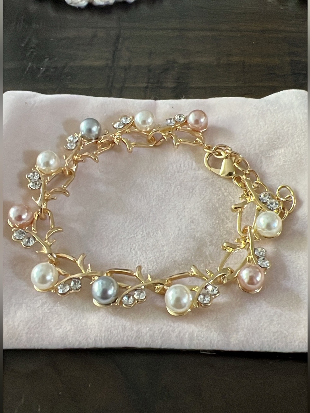 Zinc Alloy 
Pearl Rhinestone leaf
